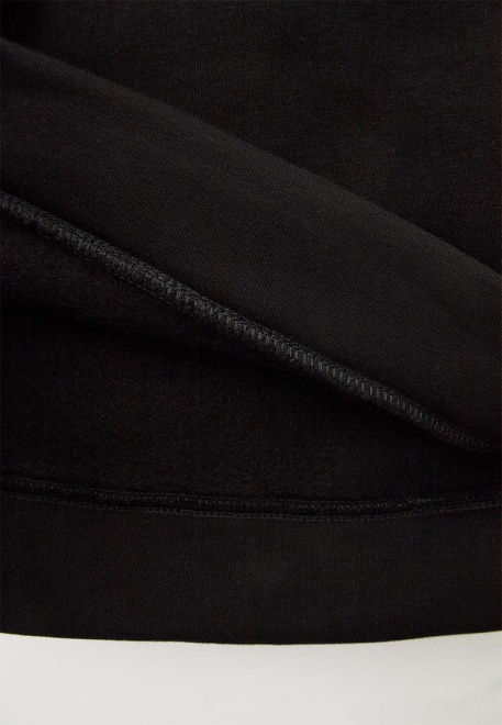 Толстовка в черном цвете